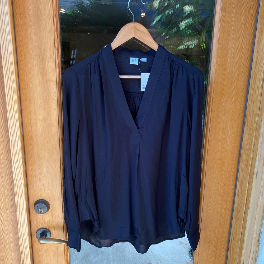 Black v-neck long sleeve blouse